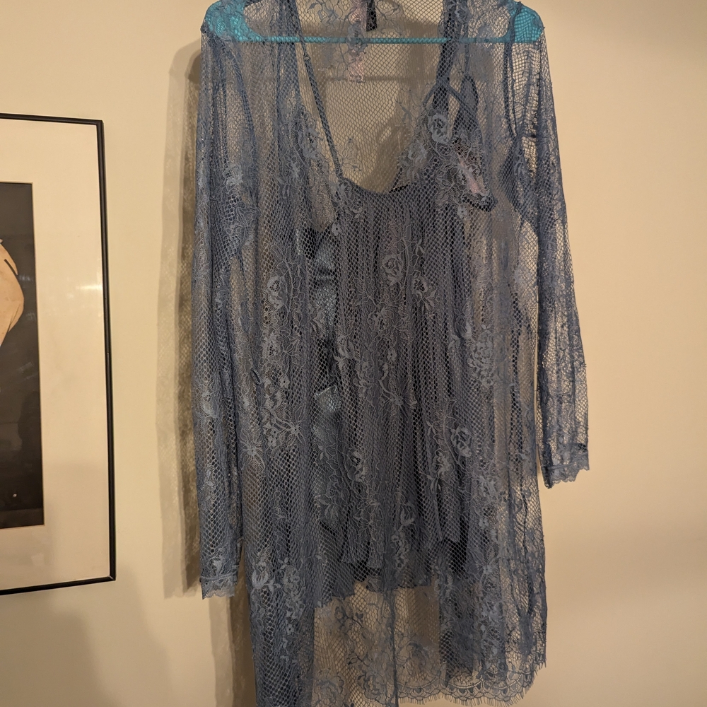 Blue Long Sleeved Lace Robe